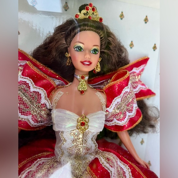 1997 Happy Holidays Barbie with Green Eyes Special Edition NRFB -  krearack.com